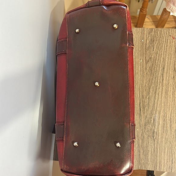 MARINO ORLANDI VINTAGE ITALIAN LEATHER SHOULDER BAG IN BURGUNDY SHADS - Picture 10 of 16